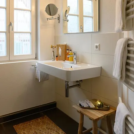 Adler Boutique Und Restaurant * שילטך